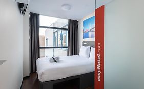easyHotel Rotterdam City Centre Exterior photo